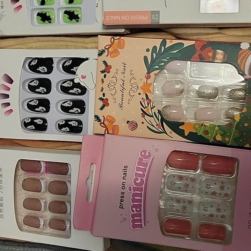 press on nails - Picture 3 of 5